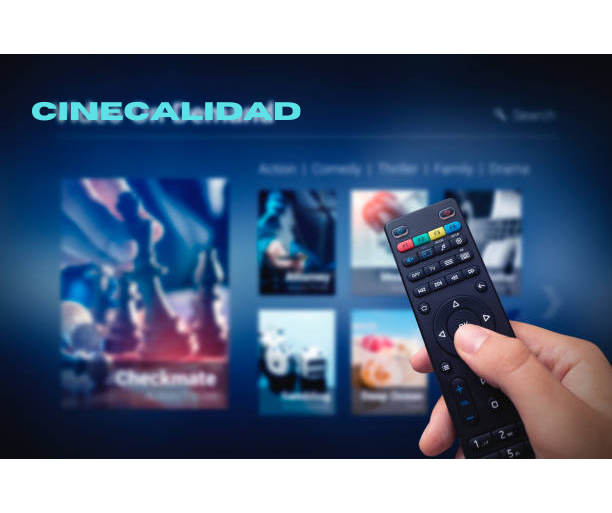 A person streaming a movie on Cinecalidad from a laptop.