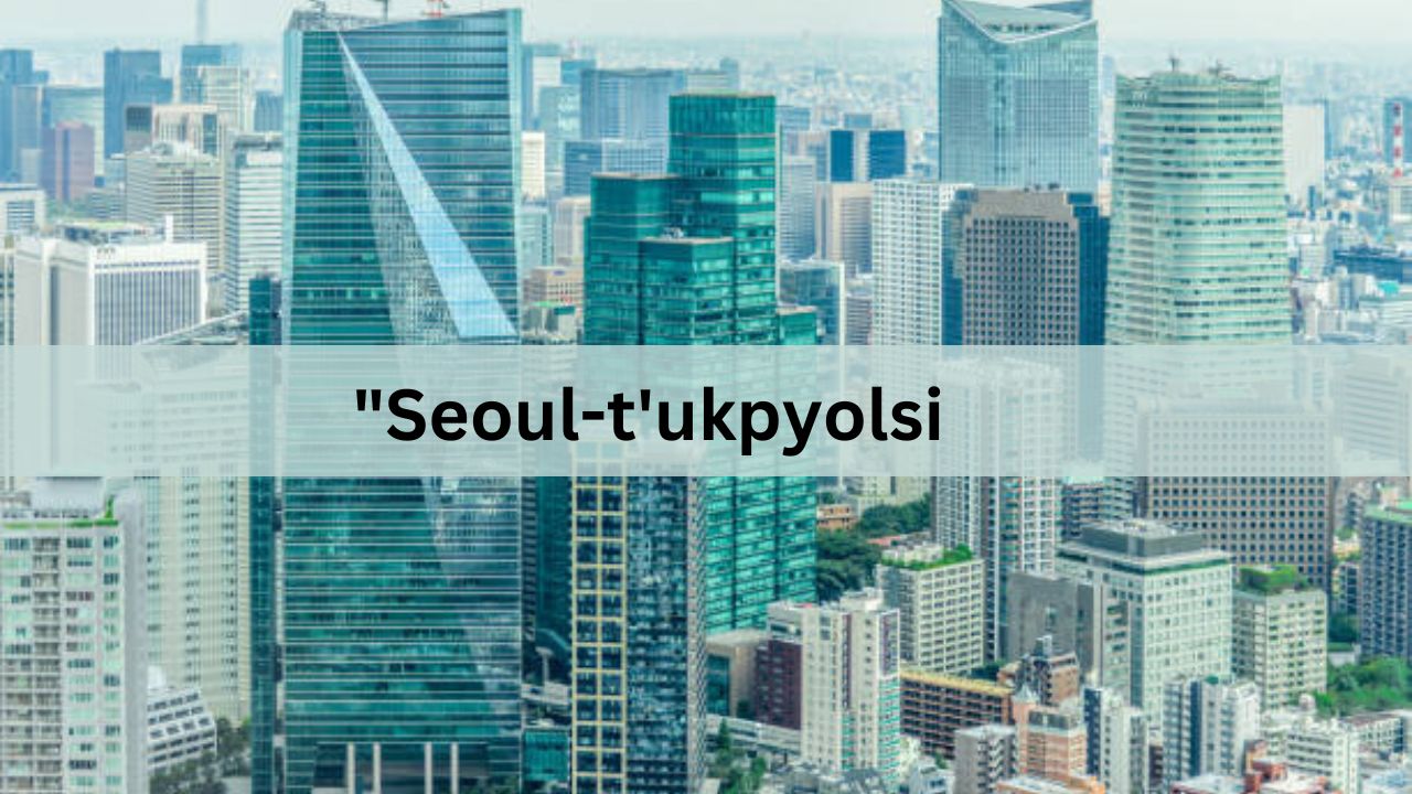 "Panoramic view of Seoul-t'ukpyolsi skyline at night."